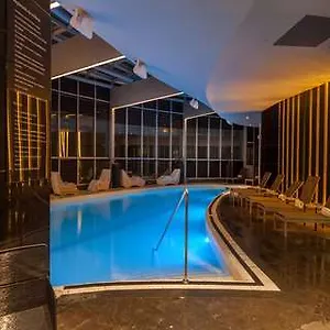 Americas Golden Tower Hotel