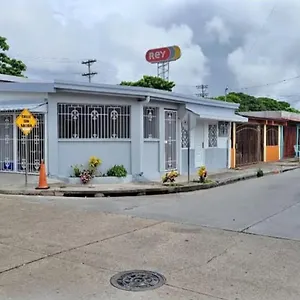 Altos De Las Acacias Calle Final * Cidade do Panamá