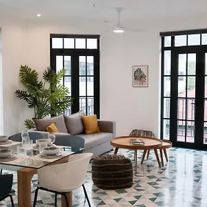 Near Casco Viejo - 2 Bdr - Beautiful & Comfy *