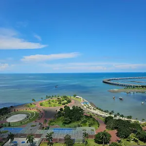 Con Vista Al Mar Av Balboa Daire Panama