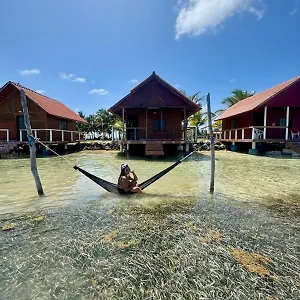 Holiday home Over The Sea On Guarsidub Island *